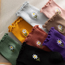 Load image into Gallery viewer, Frilly Daisy Socks