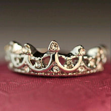 Load image into Gallery viewer, Dainty Crown Ring